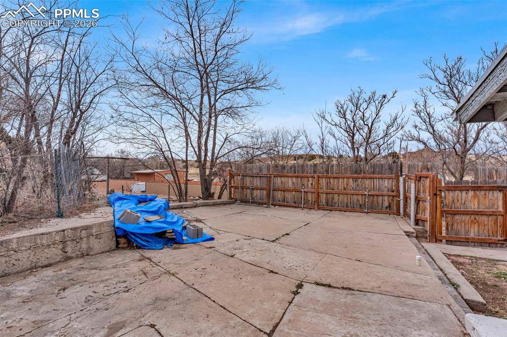 Image 28 of 37: Patio