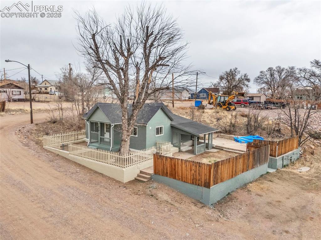 Image 29 of 37: Back of Structure