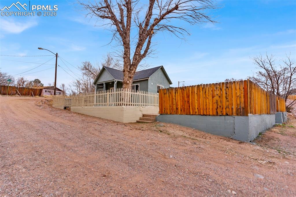 Image 3 of 37: Side of Structure