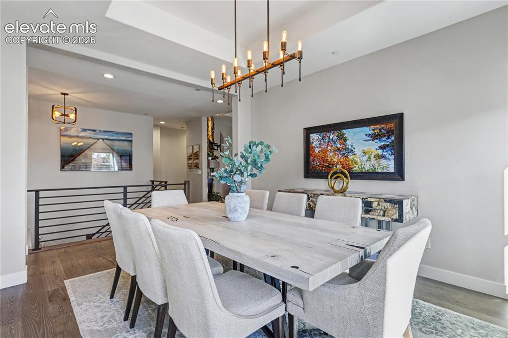 Image 14 of 48: Dining Area