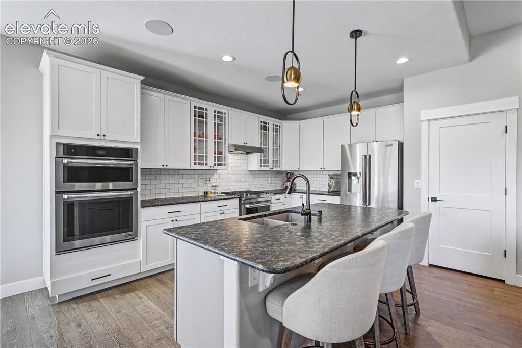 Image 18 of 48: Kitchen