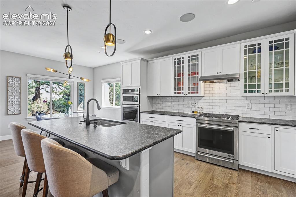 Image 19 of 48: Kitchen
