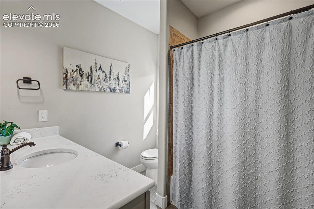 Image 22 of 48: Bathroom