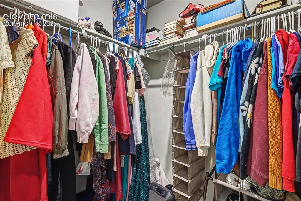 Image 37 of 48: Closet