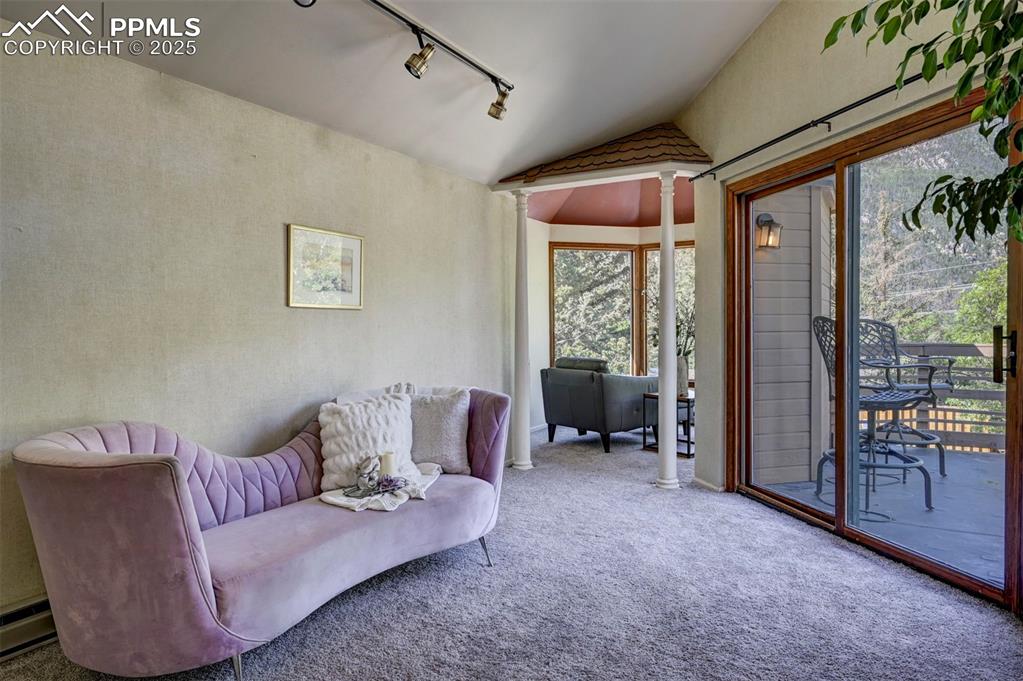 Image 28 of 50: Slider to the front deck.