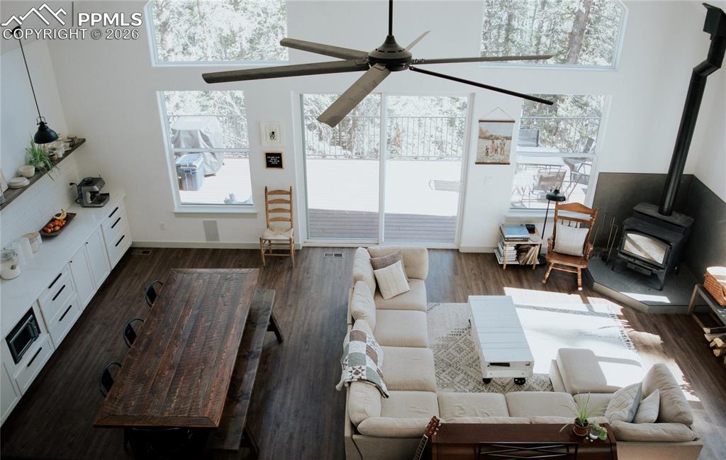 Image 11 of 42: Living Room