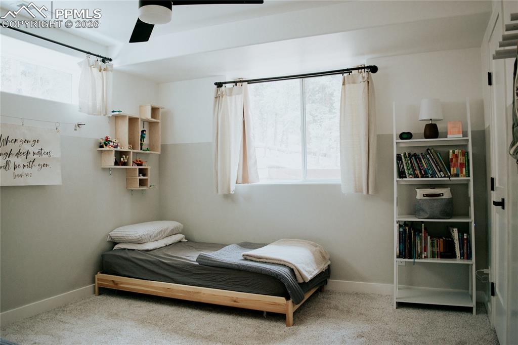 Image 25 of 42: Bedroom