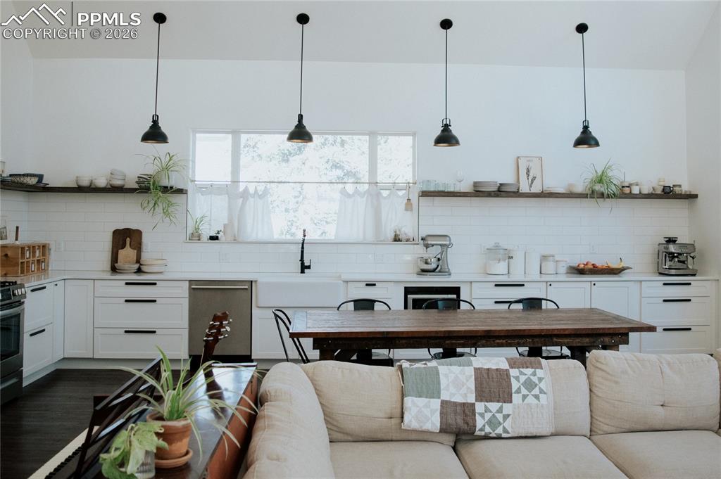 Image 4 of 42: Kitchen