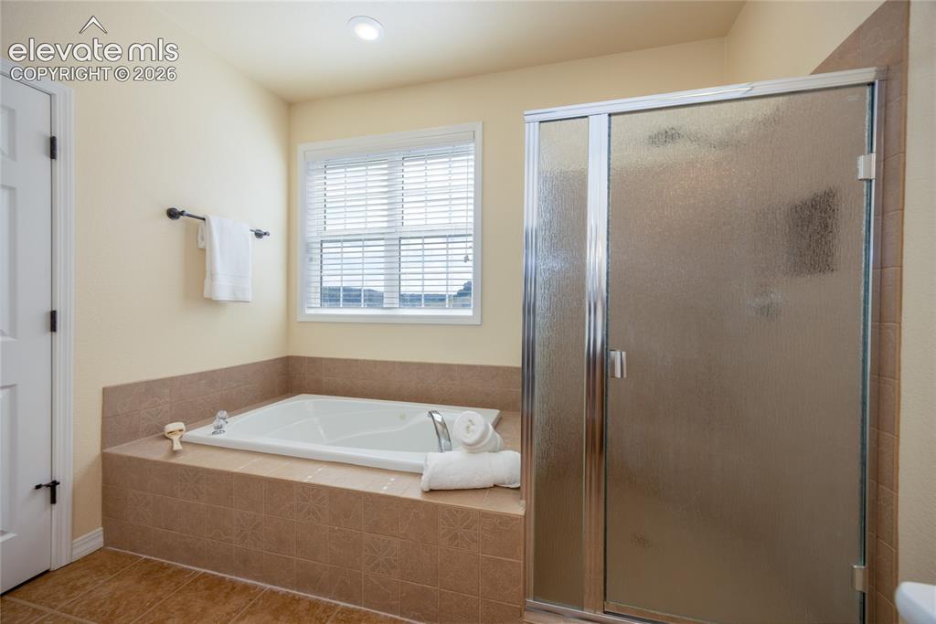 Image 11 of 35: Bathroom