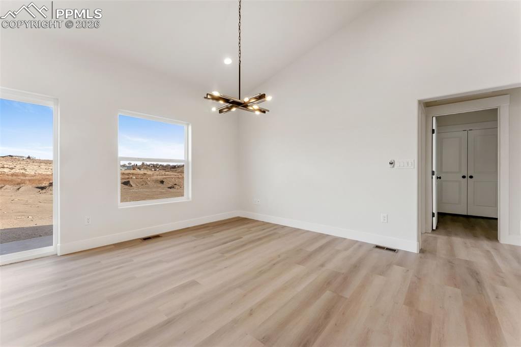 Image 19 of 39: Dining Room