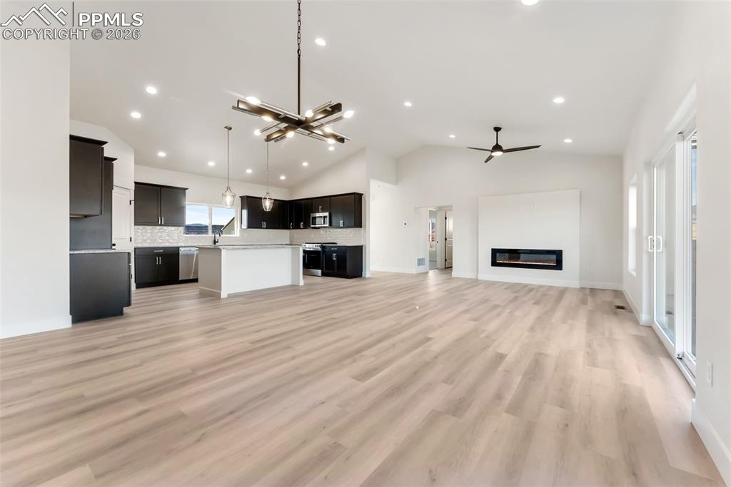 Image 20 of 39: Dining Area