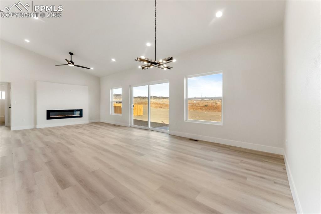 Image 21 of 39: Dining Area