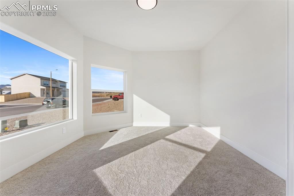 Image 25 of 39: Office