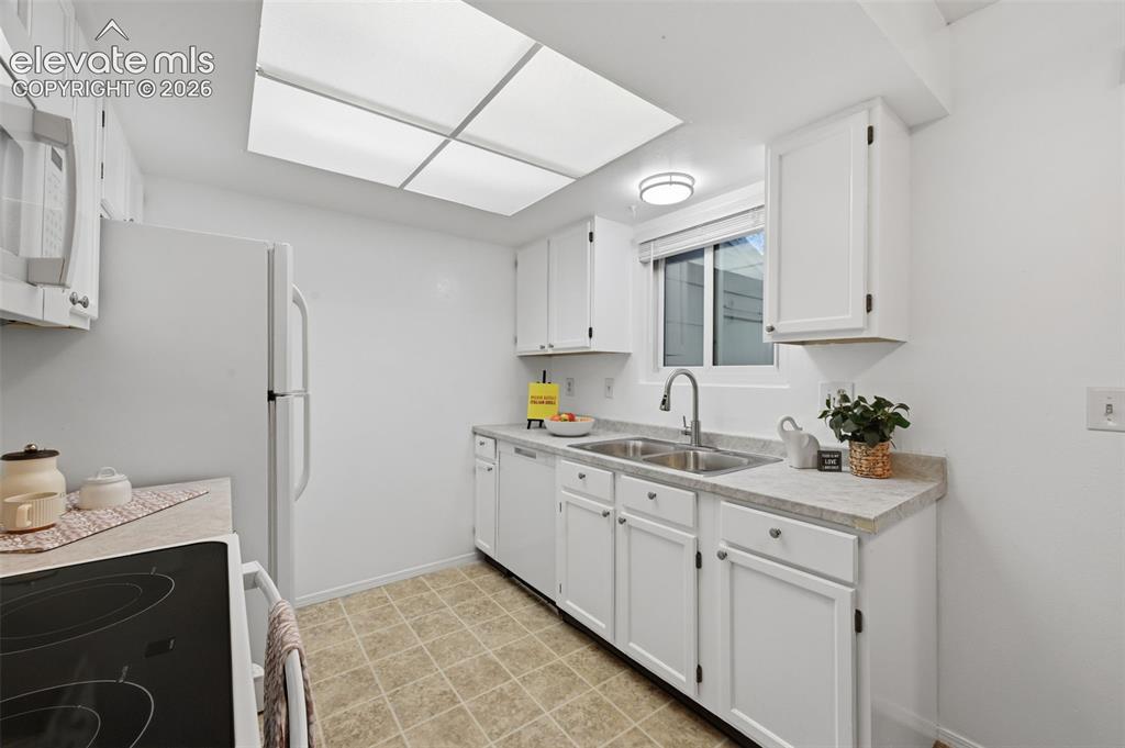 Image 7 of 26: Kitchen