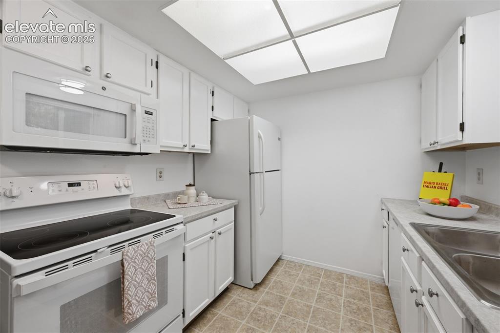 Image 8 of 26: Kitchen