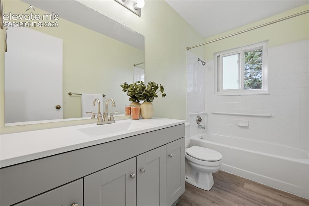 Image 9 of 26: Bathroom