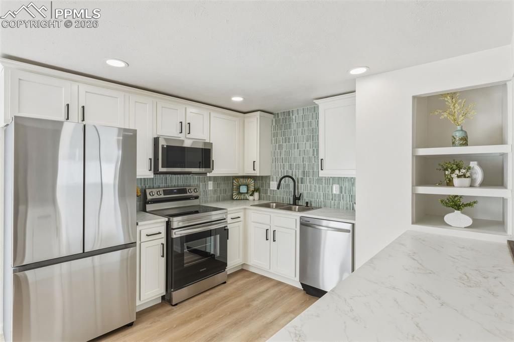 Image 10 of 35: Kitchen