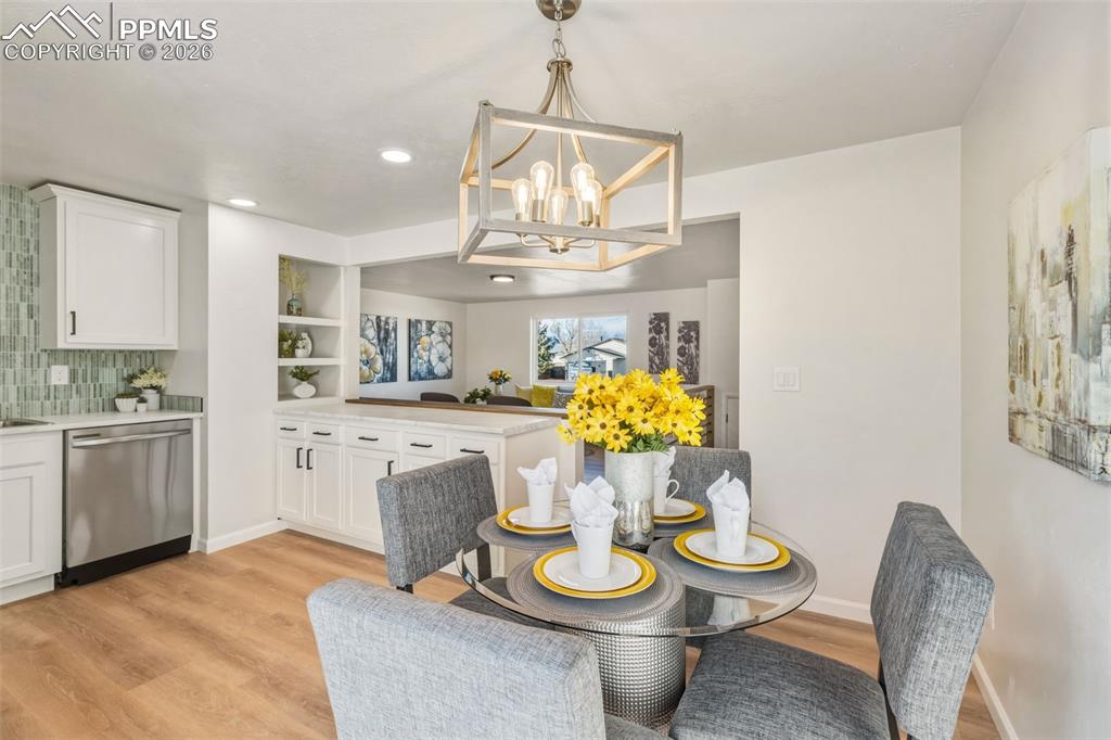 Image 13 of 35: Dining Area