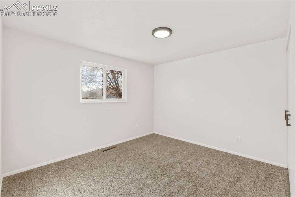 Image 19 of 35: Bedroom