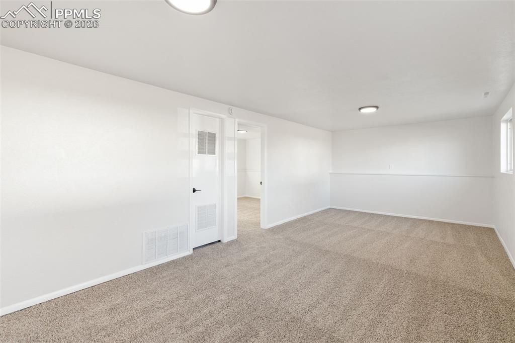 Image 21 of 35: Family Room