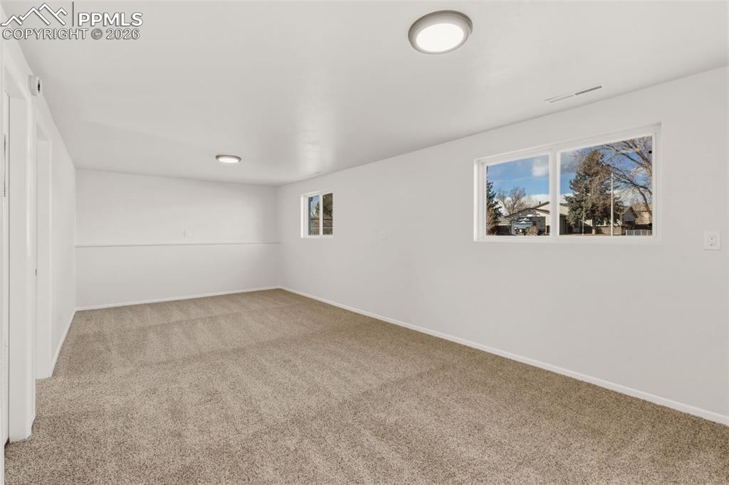 Image 22 of 35: Family Room