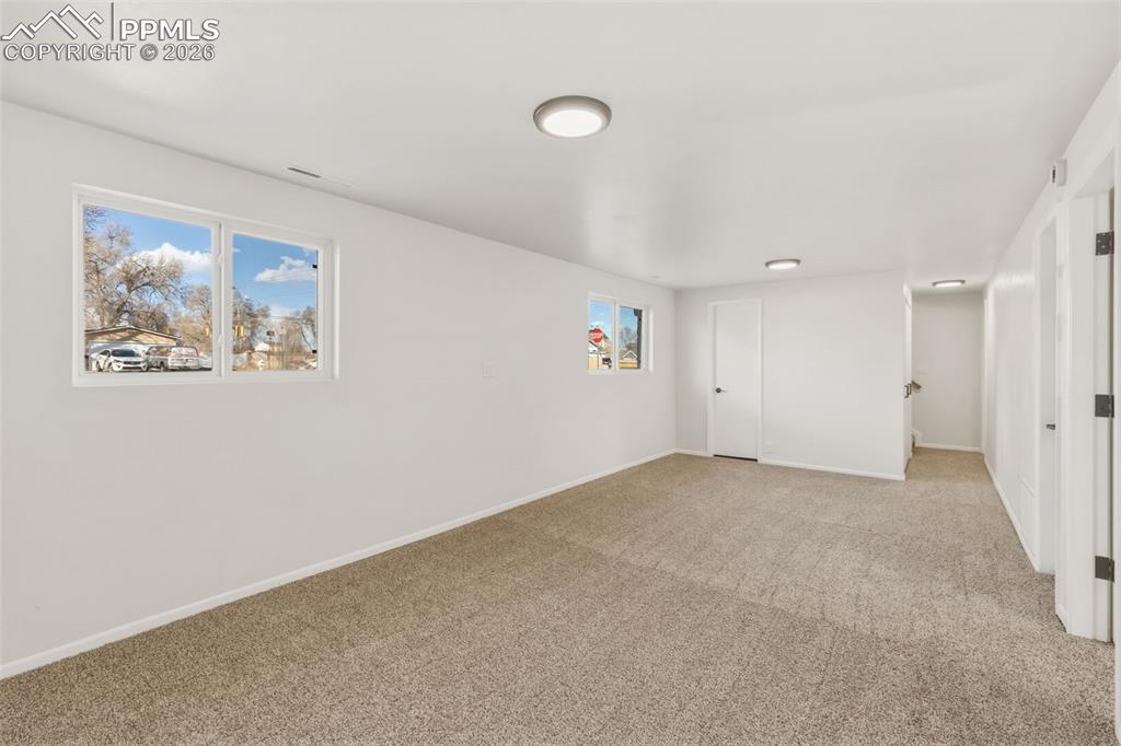 Image 23 of 35: Family Room