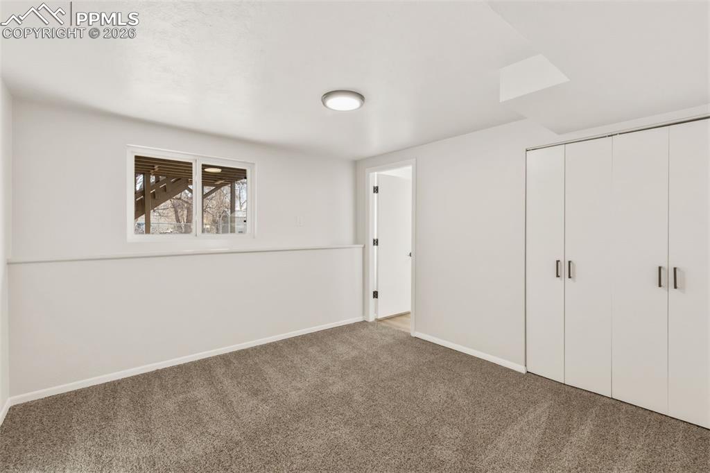 Image 25 of 35: Bedroom