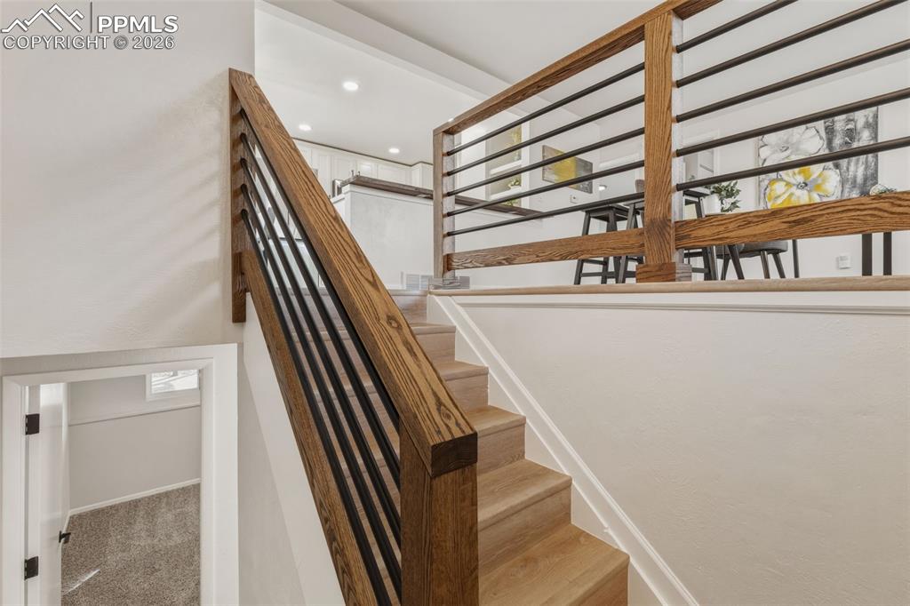 Image 4 of 35: Modern split-level entry