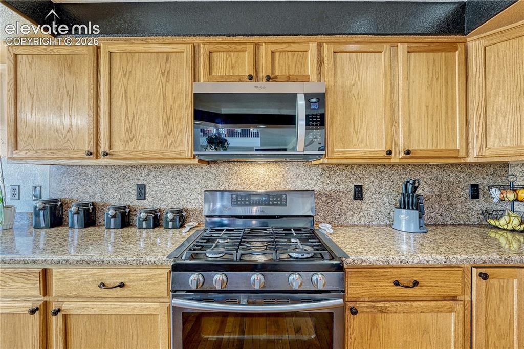 Image 21 of 47: Kitchen