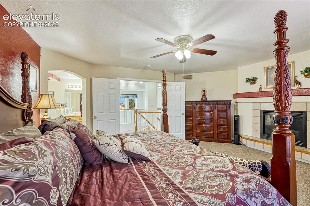 Image 36 of 47: Bedroom