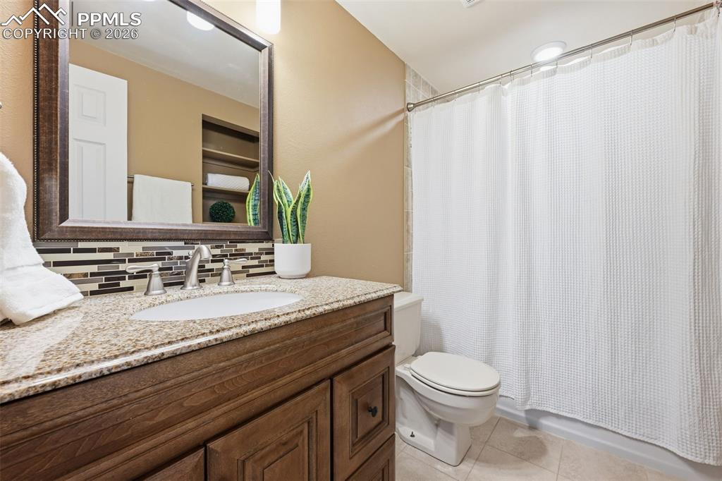 Image 17 of 44: Updated upper level full bathroom. 