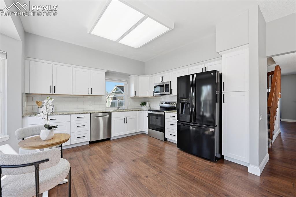 Image 6 of 44: Kitchen
