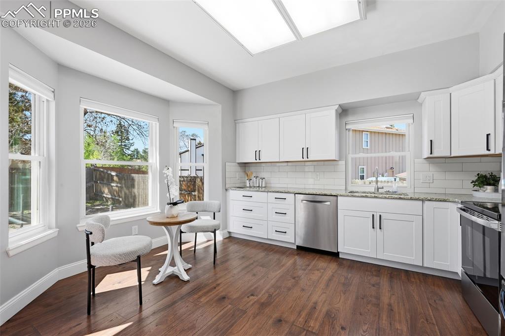 Image 7 of 44: Kitchen