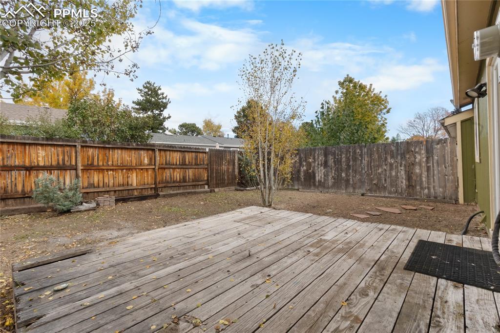 Image 26 of 37: Deck