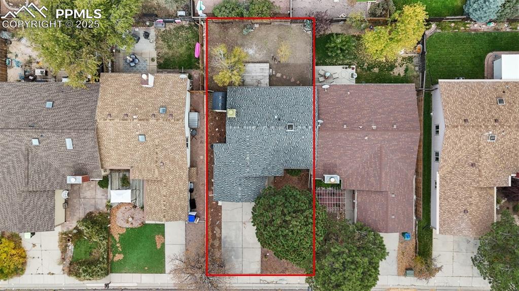 Image 33 of 37: Property Lines are Approximate and not a survey