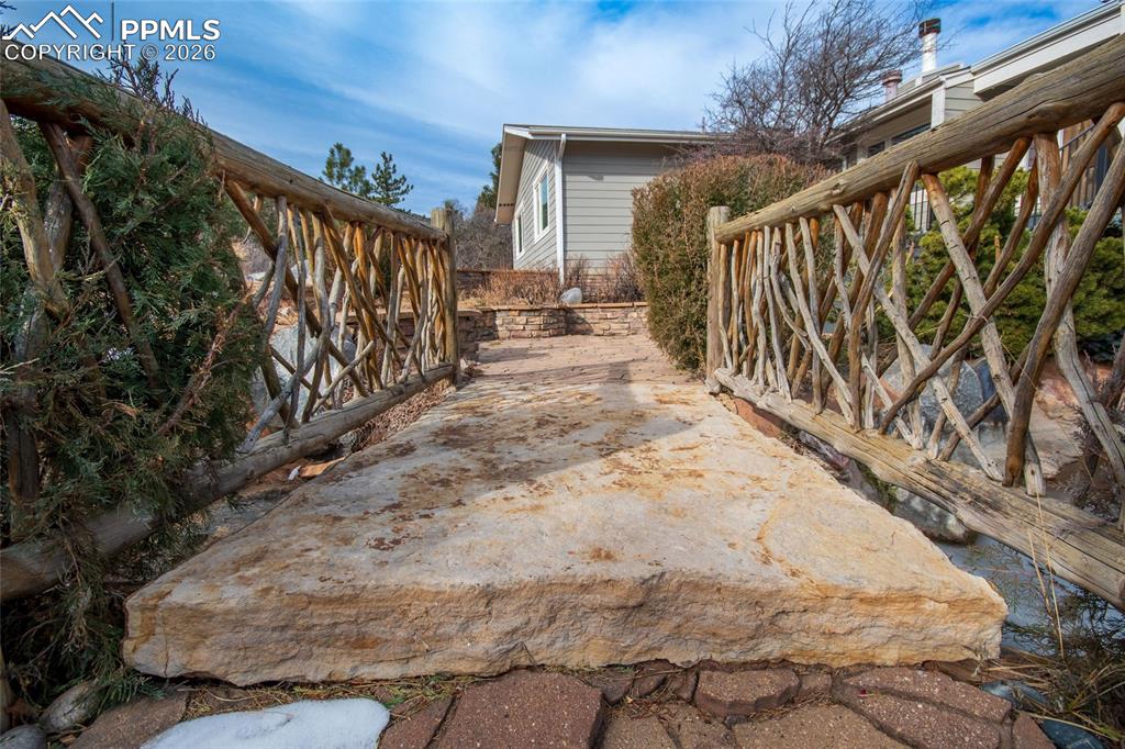 Image 11 of 50: Patio