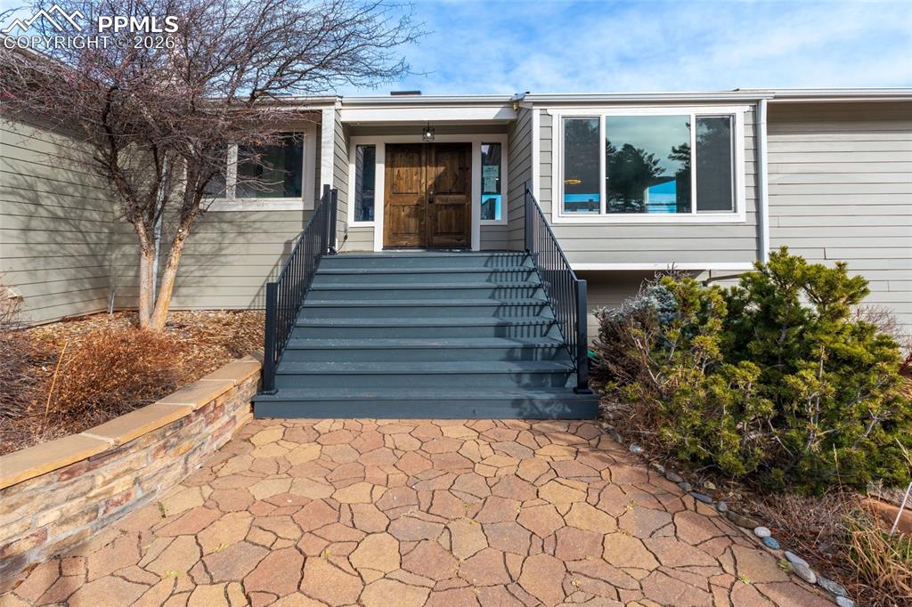 Image 13 of 50: Entry