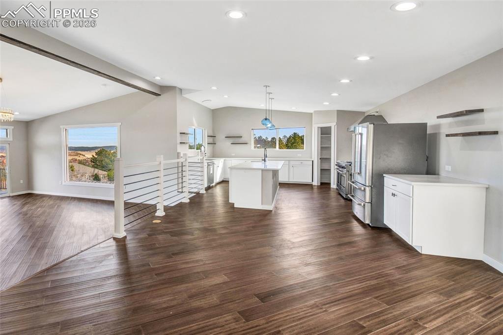 Image 18 of 50: Kitchen