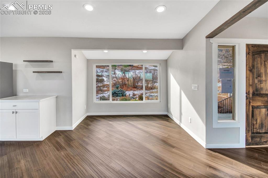 Image 19 of 50: Dining Area