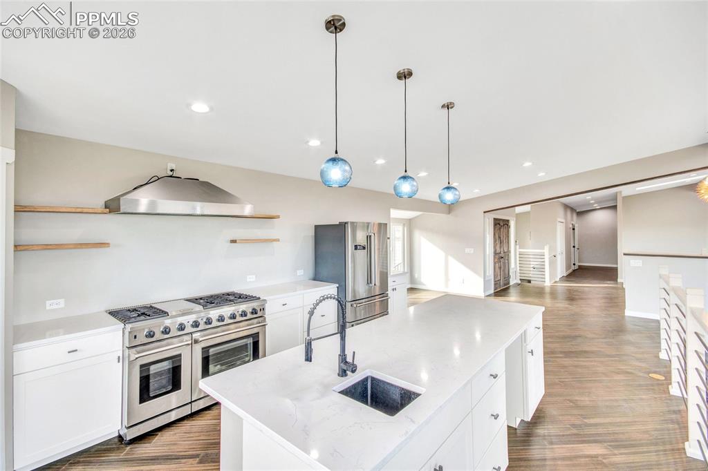 Image 22 of 50: Kitchen