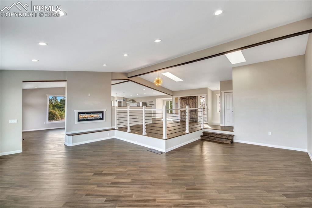 Image 28 of 50: Living Room