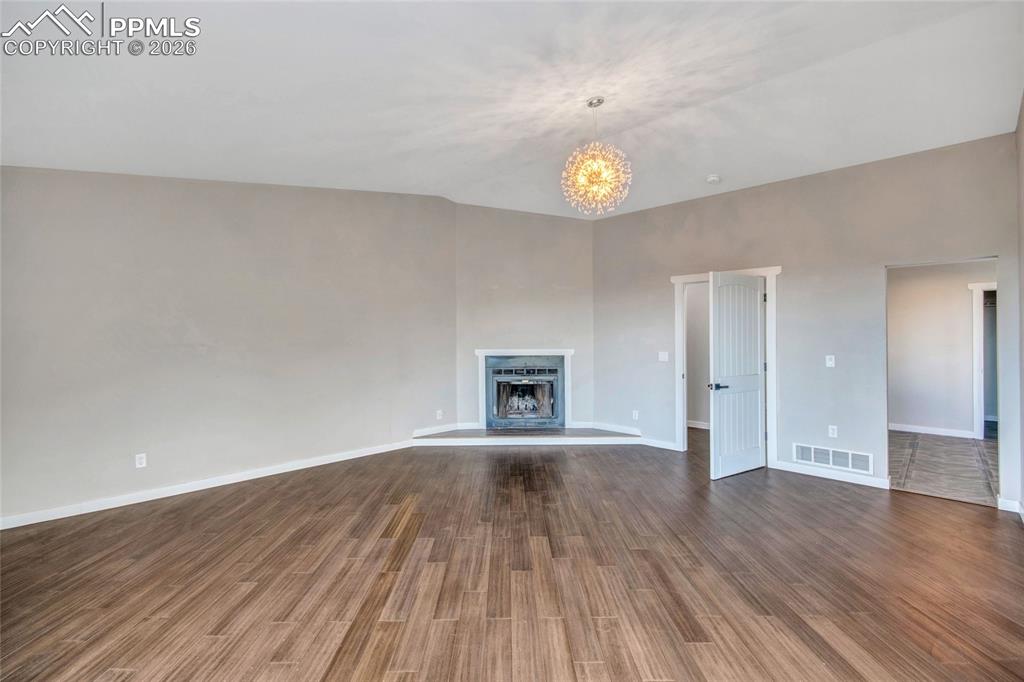 Image 33 of 50: Master Bedroom