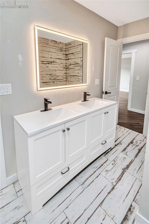 Image 41 of 50: Bathroom