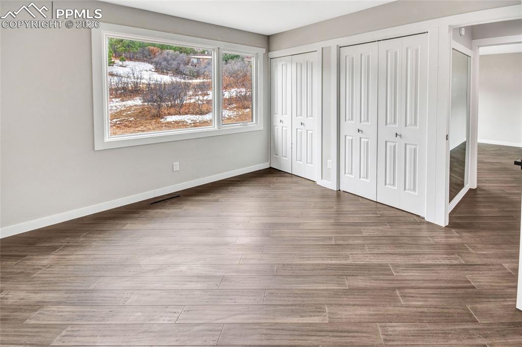 Image 43 of 50: Bedroom