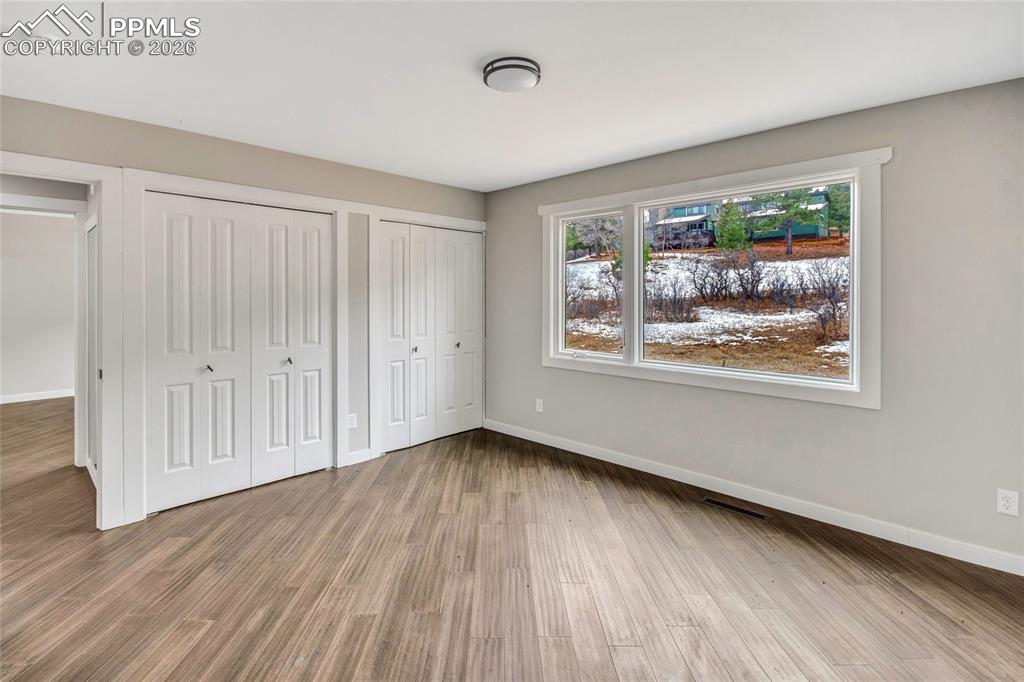 Image 45 of 50: Bedroom