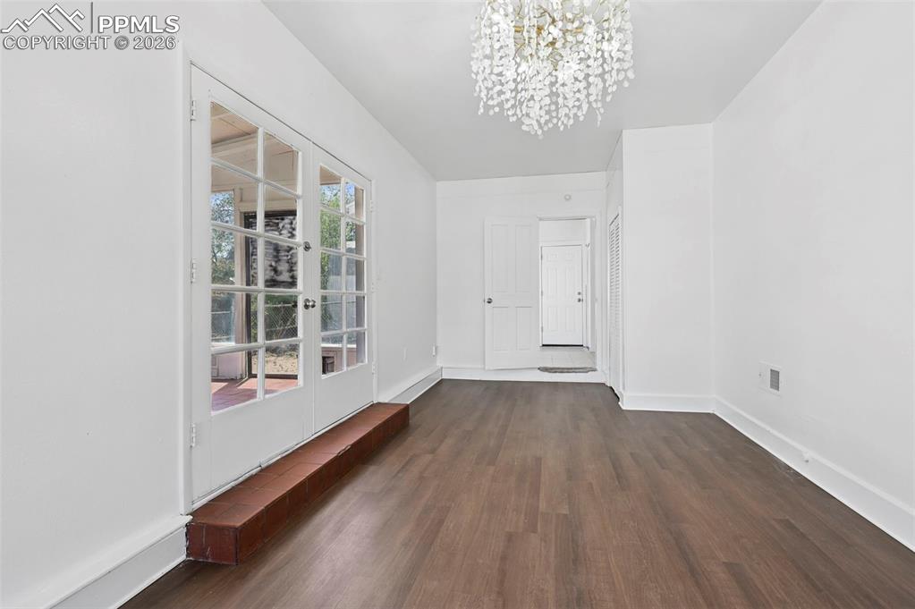 Image 14 of 21: 3rd large bedroom.  Can be used as a second living area also. 