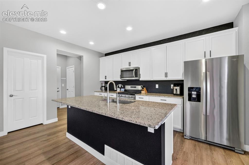 Image 11 of 50: Kitchen