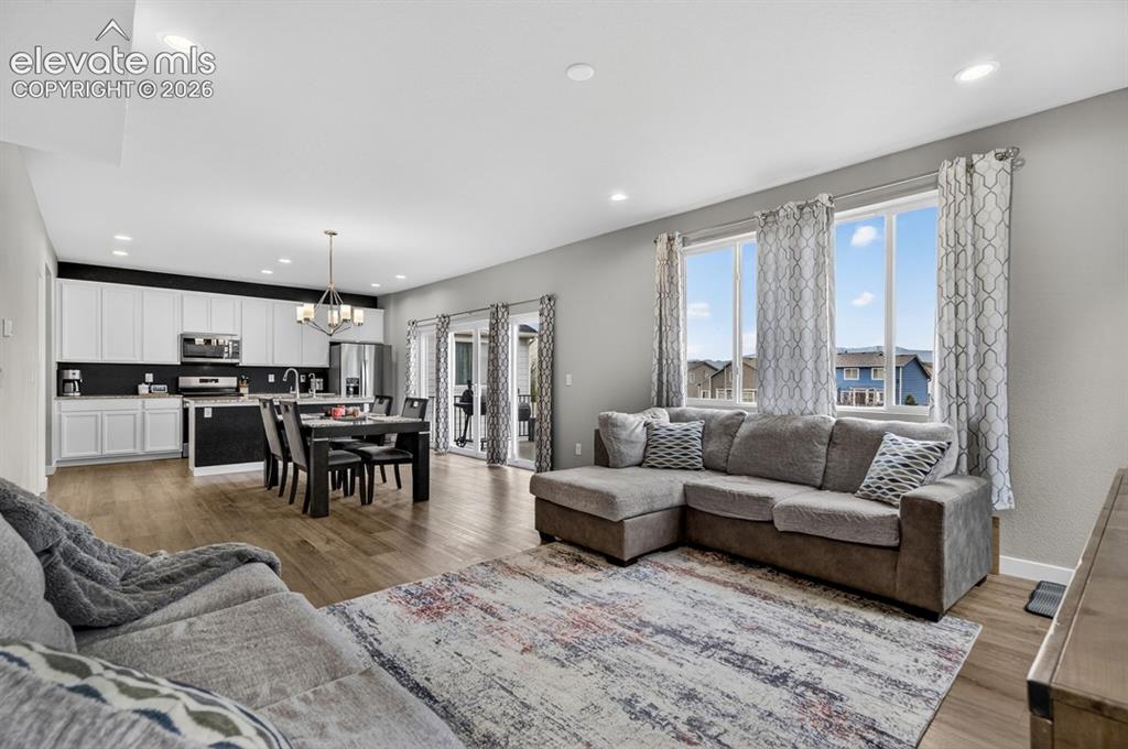 Image 19 of 50: Living Room