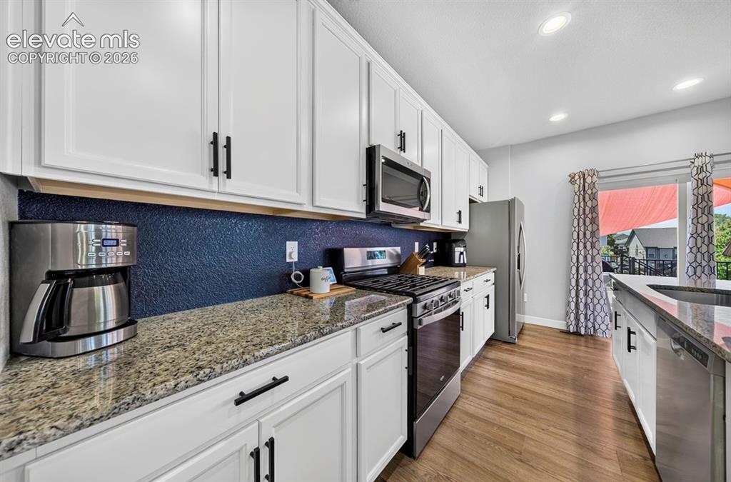 Image 8 of 50: Kitchen