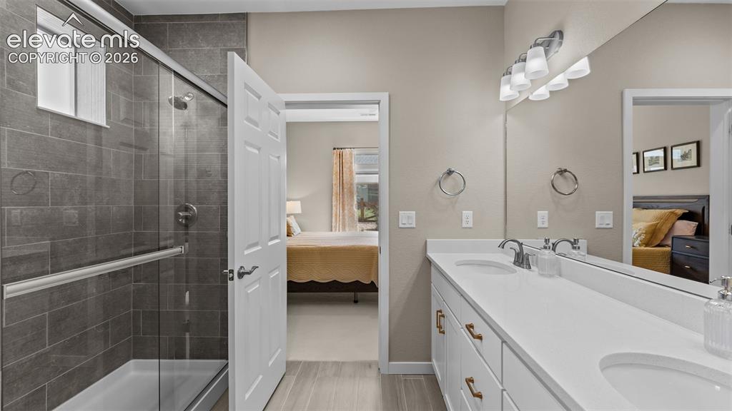 Image 13 of 38: Bathroom
